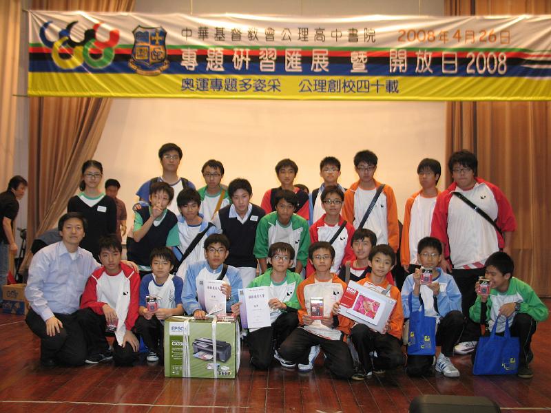 本校學生參加模擬飛行大賽獲冠軍及亞軍