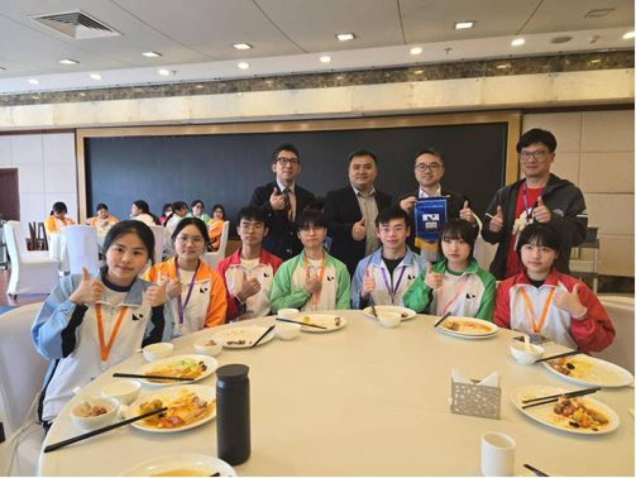 2025年3月21日教育局副局長施俊輝博士到珠海與梁超然校長及師生進行午膳交流。